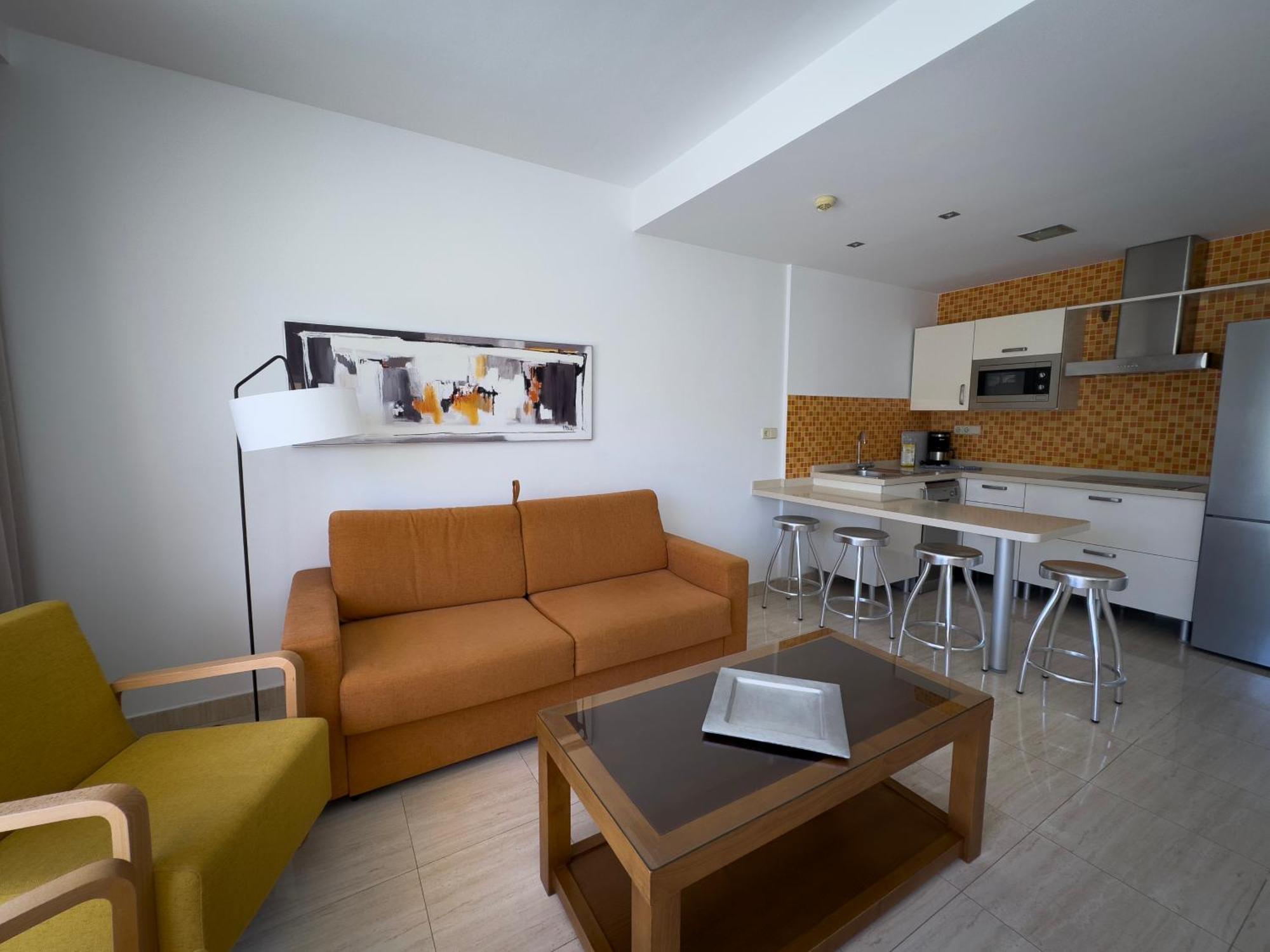 Holiday Club Sol Amadores Aparthotel 4*