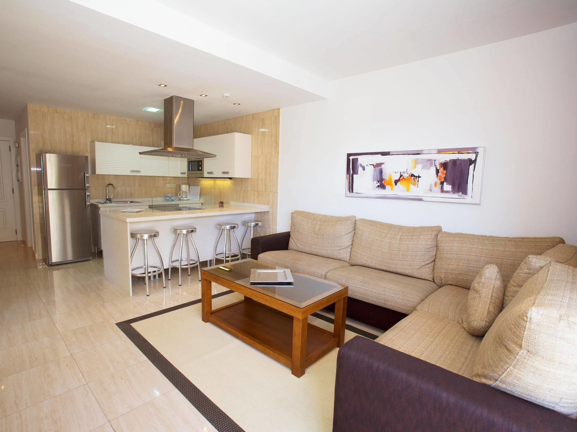 Club Sol Amadores Apartahotel 4*
